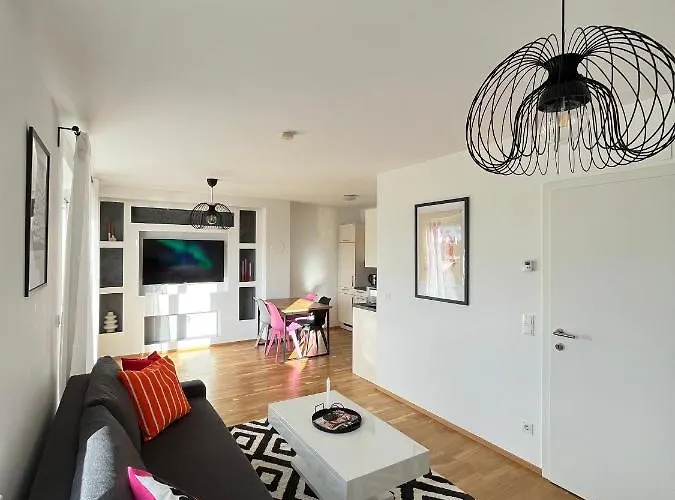 Penthouse Near Station With Free Parking Apartamento