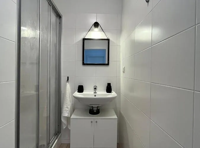 Penthouse Near Station With Free Parking Apartamento