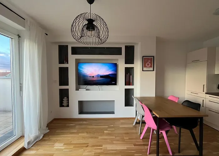 Apartamento Penthouse Near Station With Free Parking